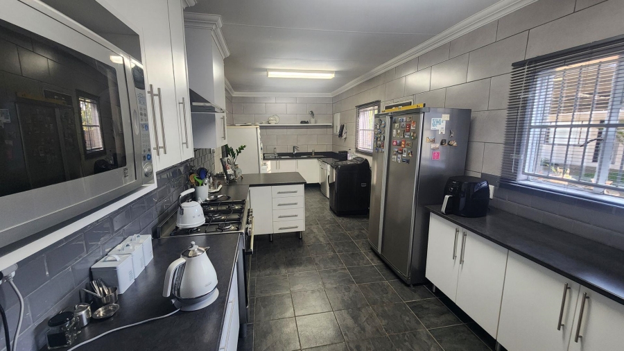 4 Bedroom Property for Sale in Roodewal Free State